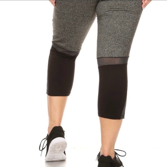 ⭐️Plus Sizes!⭐️ Color-block Active Capris - Picture 4 of 5